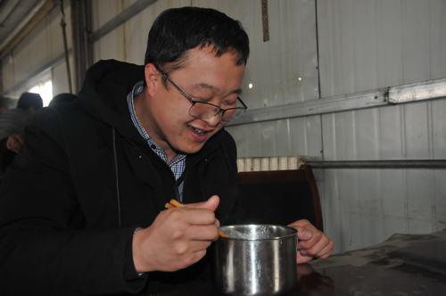 默默奉献尽显“铁军”本色