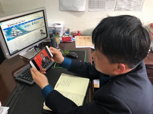 陕煤建设铜煤公司党员干部学习并热议全国“两会”