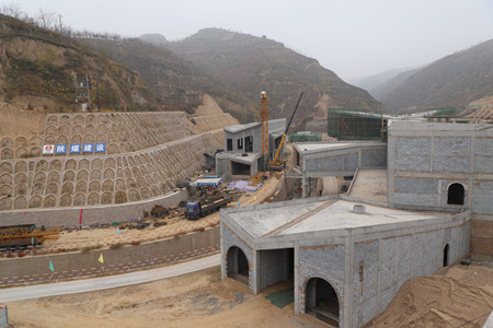 用敬业和执着谱写青春奉献之歌