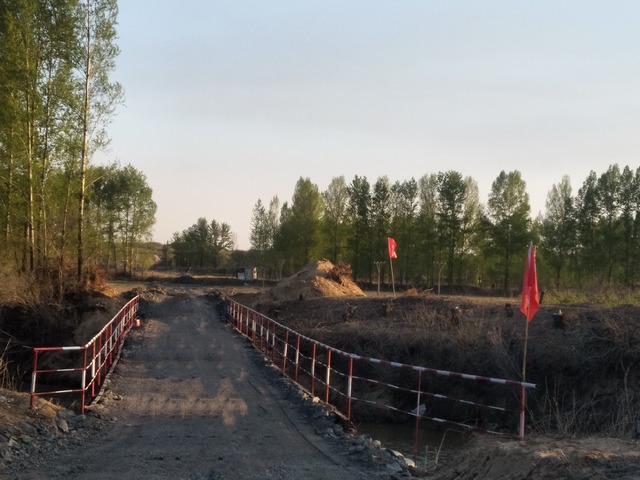 陕煤建设路桥分公司靖神铁路榆溪河钢便桥顺利完工