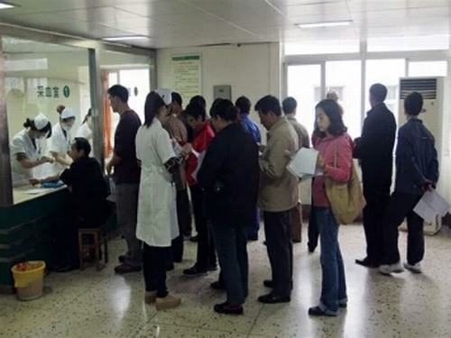 陕煤建设洗选煤运营公司小保当运营项目部开展农民工免费体检活动