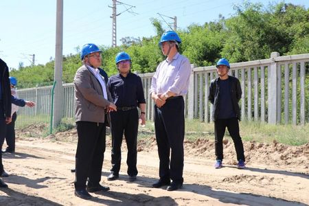 省国资委监事会副主任王文斌一行天工公司子洲项目进行调研