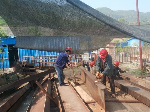 陕煤建设矿建二公司修旧利废为建庄项目筹备添砖加瓦