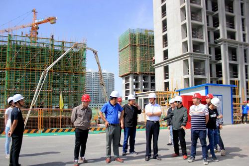 榆林市住建局副局长温建斌一行莅临金地华府项目检查指导工作