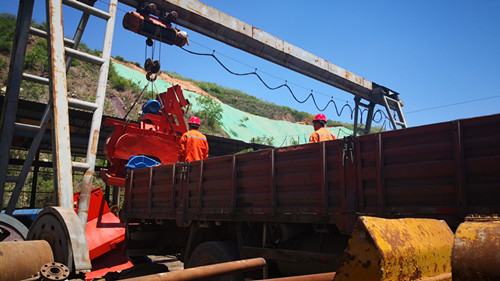 陕煤建设矿建三公司积极落实施工设备为新项目提供保障