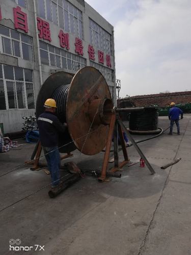 陕煤建设韩城分公司安装第一项目部6盘电缆“减肥瘦身”成功顺利入井施工