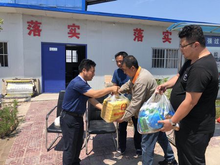 陕煤建设天工公司精准送清凉  心暖情更长