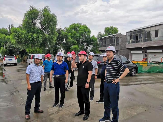 宋培章一行深入陕煤建设路桥分公司靖神铁路项目指导工作