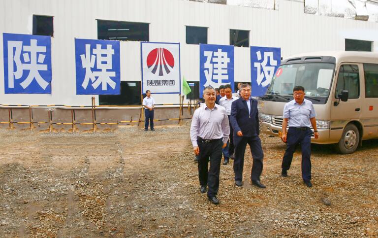 陕西省国资委党委书记邹展业、党委副书记郁伟、陕煤集团党委书记、董事长杨照乾一行慰问陕煤建设天工公司项目部