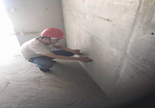 年轻的工地“守望者”