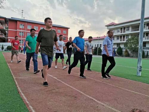 陕煤建设矿建二公司车村项目部健步走活动点燃职工健身热情