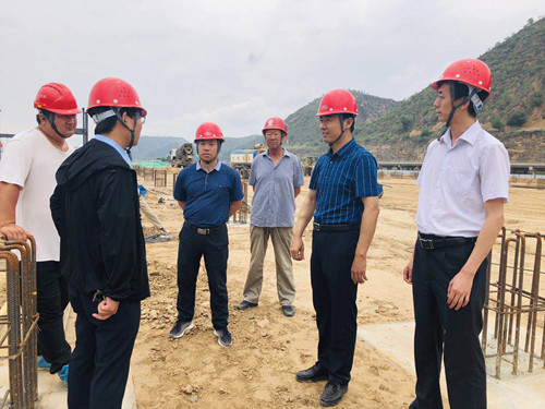 转变作风求实效，现场督战解难题