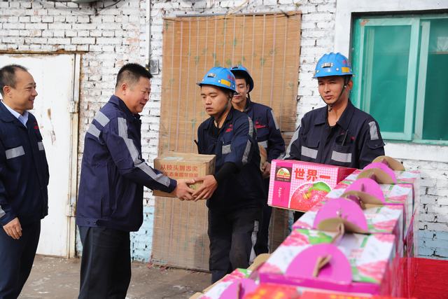 陕煤建设洗选煤运营公司：中秋慰问暖人心，浓浓温情话关怀