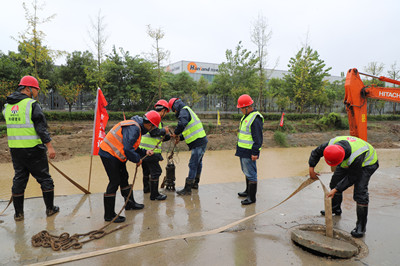 陕煤建设汉中分公司第九项目部雨天防汛学习两不误