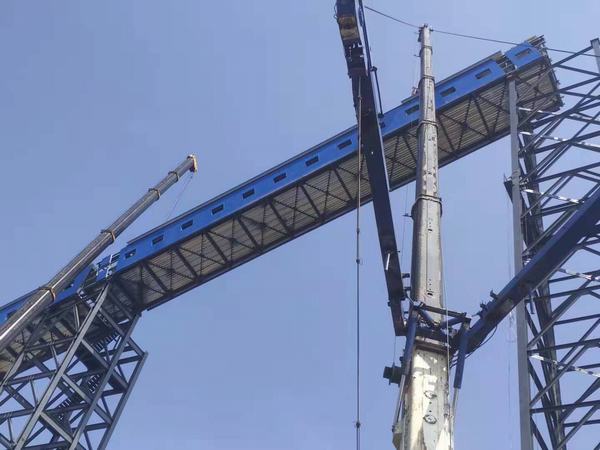 陕煤建设韩城分公司五榀钢桁架栈桥顺利吊装完成