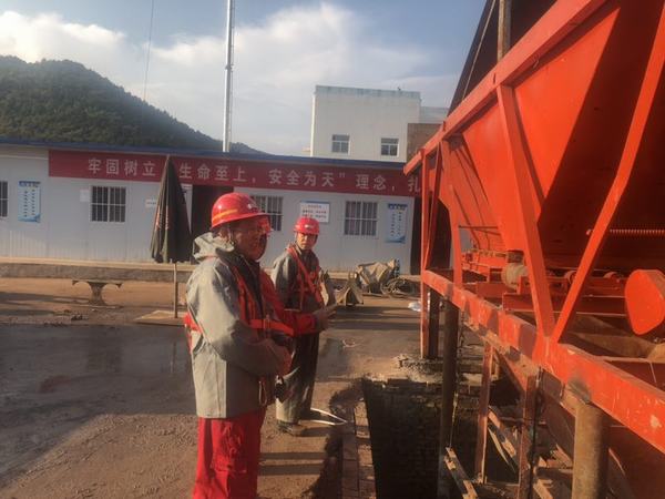 陕煤建设矿建二公司“保平安迎大庆”，大力开展节前安全大检查