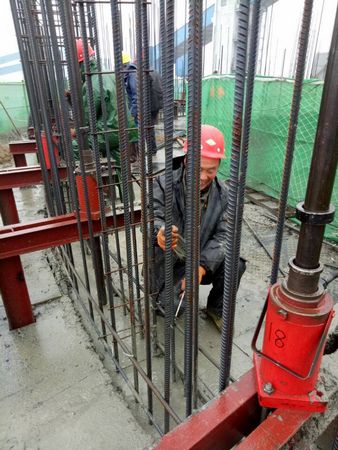 陕煤建设天工公司“百日安全”活动中的写真