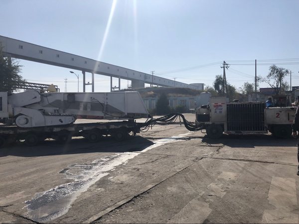 陕煤建设掘进公司：一机双巷设备全部入井开启新征程