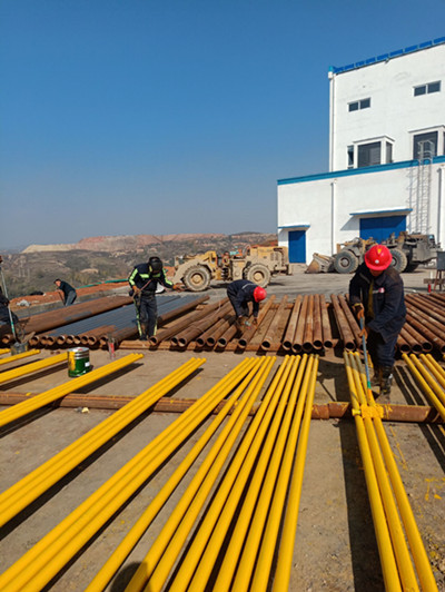陕煤建设机电安装公司承建的沙梁矿回风斜井管路安装正式施工