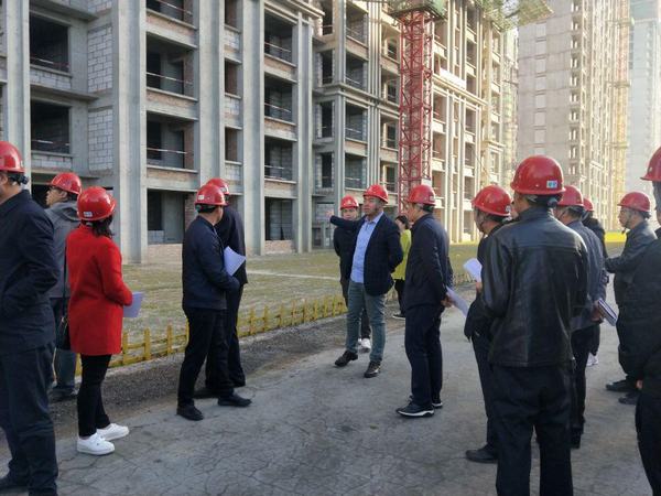 靖边县人大常委会副主任米靖平一行莅临陕煤建设铜煤公司金地华府项目检查指导工作