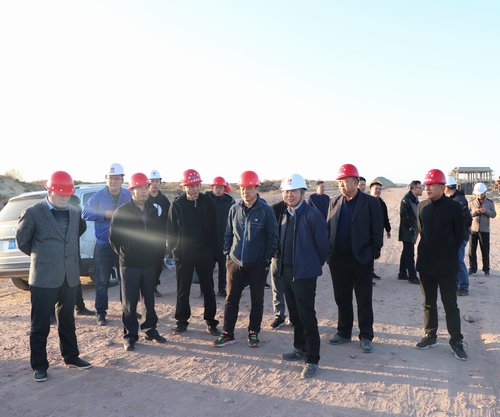 铁流集团董事长赵国智一行莅临陕煤建设路桥分公司靖神铁路项目部检查