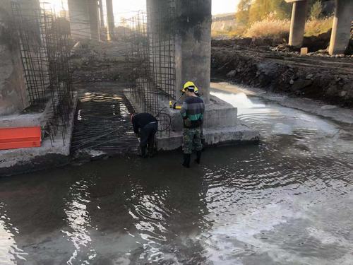 陕煤建设铜煤公司承建的河道栈桥地基水毁抢险加固工程如火如荼进行中