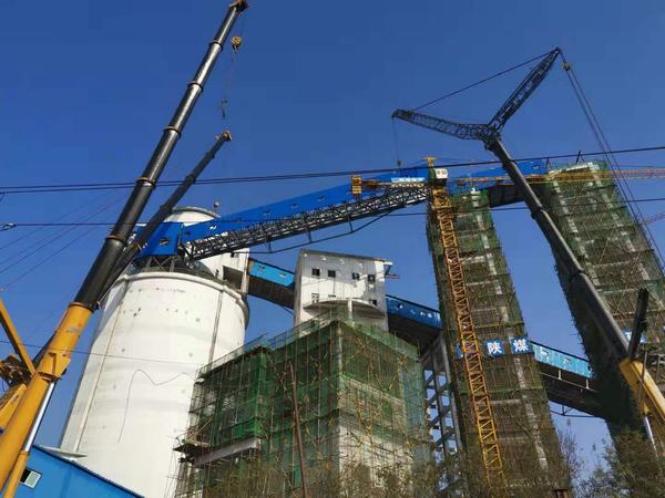 陕煤建设韩城分公司一项超规模危大工程钢桁架一次性吊装成功