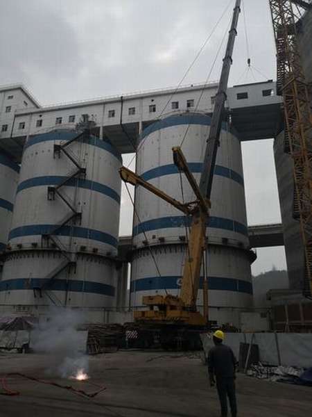 陕煤建设澄合分公司第三项目部承建的胡家河新增混煤仓钢结构吊装工程顺利完成