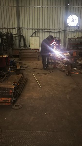 陕煤建设掘进公司：自行检修设备为年后施工做足准备