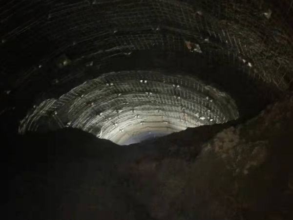 陕煤建设矿建二公司小保当二号煤矿2-2煤回风大巷（二）工程（南段）顺利贯通