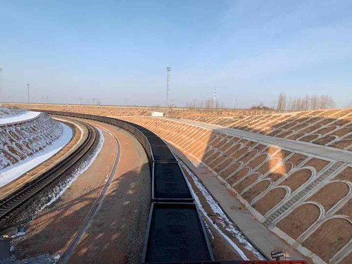 陕煤建设机电安装公司曹家滩项目部创产品煤装车新高度