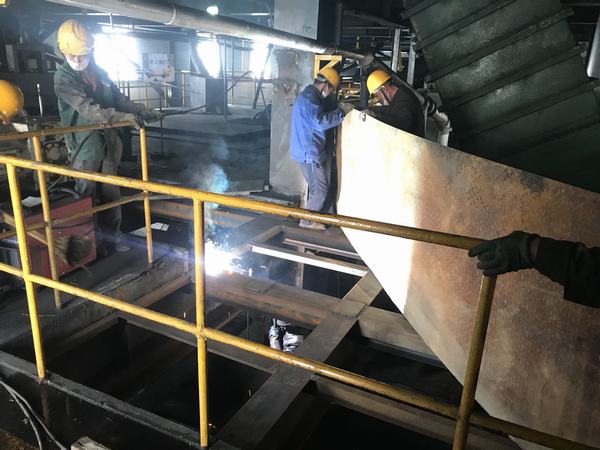 陕煤建设韩城分公司安装四项目部“负重超车”顺利完成设备安装调试工作