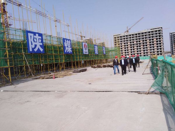 榆北煤业有限公司副总经理黄永安莅临天工公司承建的文体中心工程检查指导