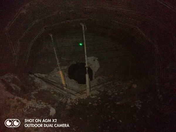 陕煤建设矿建二公司小保当三项目部二号煤矿井底车场永久避难硐室与2-2煤辅助运输大巷工程实现顺利贯通