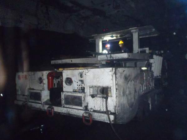 陕煤建设掘进公司：红柳林44204胶、辅运顺槽及切眼工程顺利开工