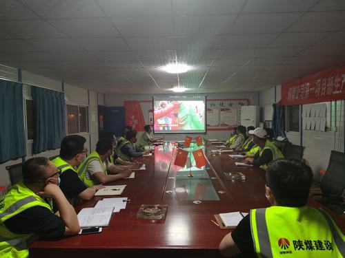 陕煤建设铜煤公司第一项目部组织观看 “中国梦•劳动美”五一特别节目为企业发展凝聚力量