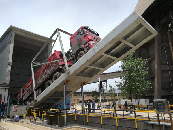 陕煤建设汉中分公司承建的汉钢公司新增汽车卸料系统顺利通过验收