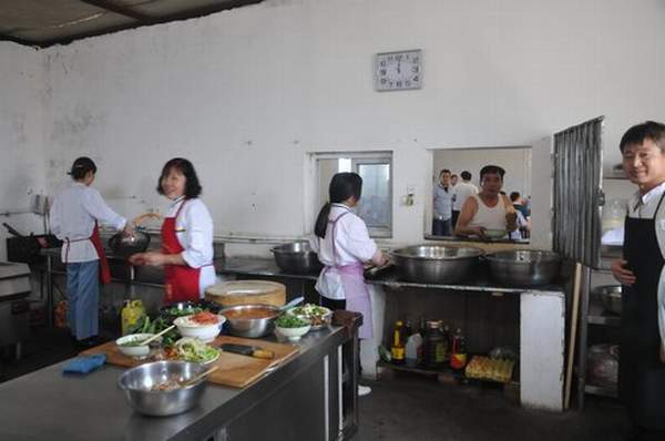 陕煤建设掘进公司：吃住无小事 从“两堂一舍”提升职工幸福指数