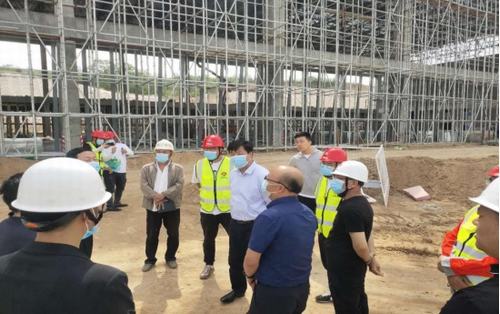 彬州市市长王宏志莅临银西高铁彬州东站前广场项目检查指导工作