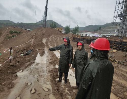 咸阳分公司第六项目部防汛抗洪工作忙