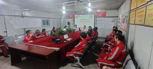 陕煤建设机电安装公司深入一线讲廉政党课