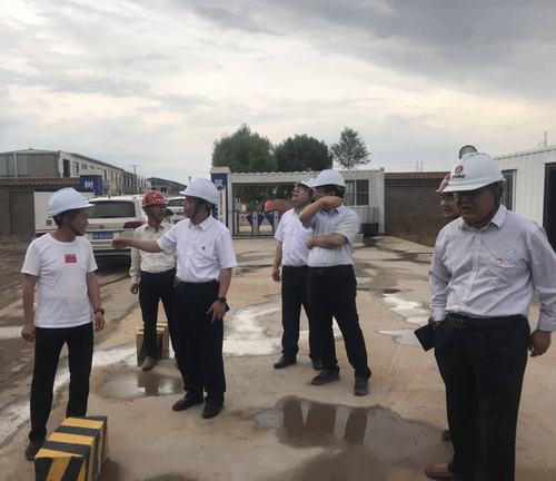 陕西靖神铁路公司执行董事陈俊涛一行莅临孟家湾机辆中心项目检查指导工作