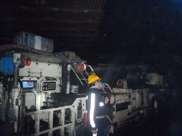 陕煤建设掘进公司：14部系统！8000米运距！铁军再次攻坚克难