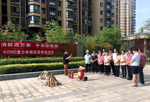 陕煤建设公司：江南世纪城小区组织消防电梯应急救援演练