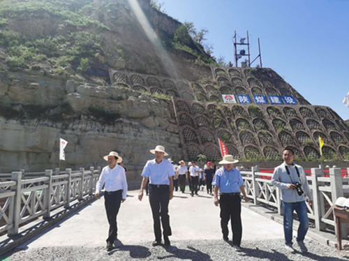 榆林市人大主任钱劳动赴陕煤建设汉中分公司吴堡横沟温泉项目观摩