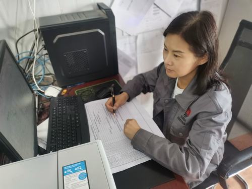 与青春有个“碰撞”，她们在工地绽放