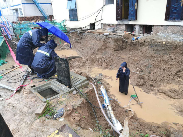 陕煤建设澄合分公司第三项目部组织青年突击队防洪度汛