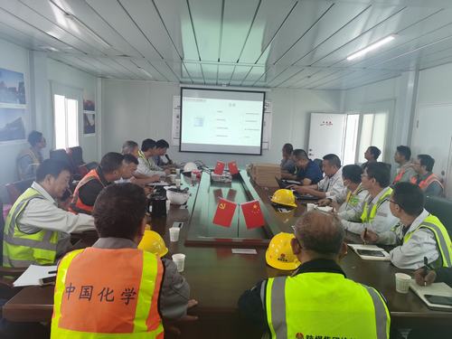 陕煤建设铜煤公司十六项目部承建的榆林化学大件组焊厂房顺利通过竣工验收