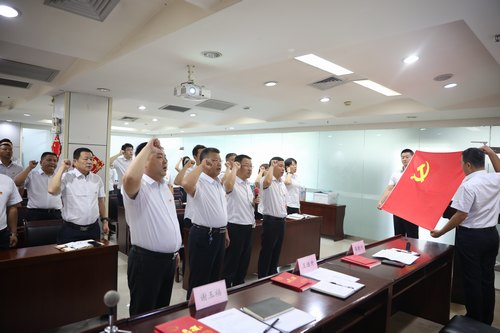 不忘初心勇立潮头 牢记使命争当先锋