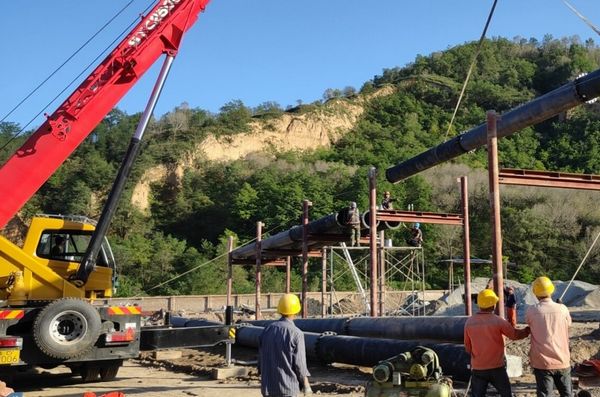 陕煤建设天工公司承建的木盘川瓦斯管路顺利吊装成功